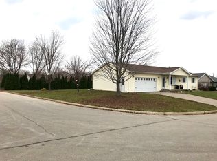 649 Birch Rdg N, Peosta, IA 52068