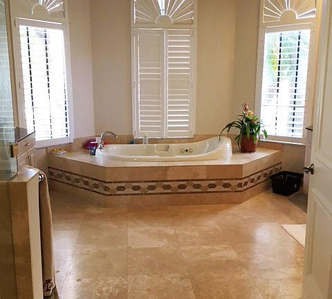 3rd image of 10522 Versailles Blvd