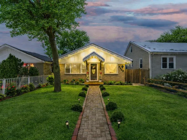 8239 Sayre Ave, Burbank, IL 60459