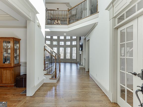 4th image of 704 Old Cumming Rd