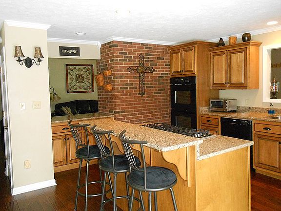 4th image of 520 6th Ct NE