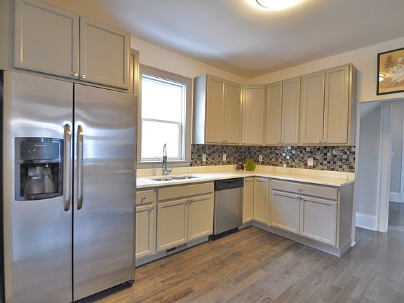 4th image of 48 Sheridan Ave S