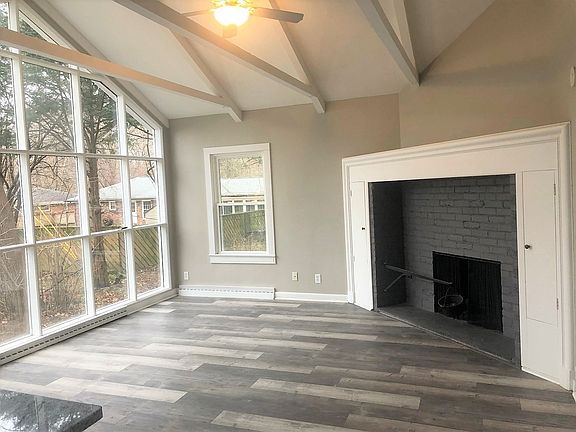 3rd image of 3711 Highcrest Rd