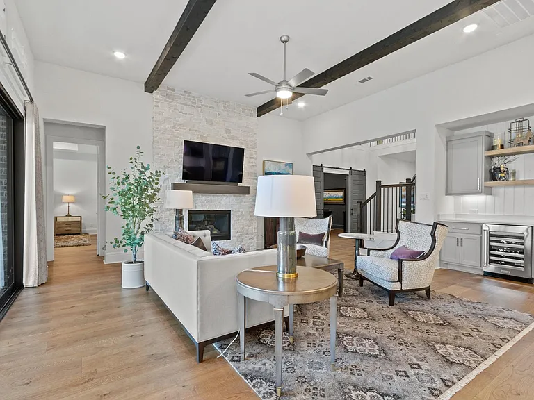 902 Falcon Hollow Ln — Photo 13