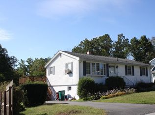 14 New Caster Dr, Lowell, MA 01854