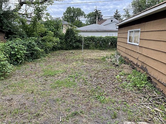 4th image of 7125 W 74th St