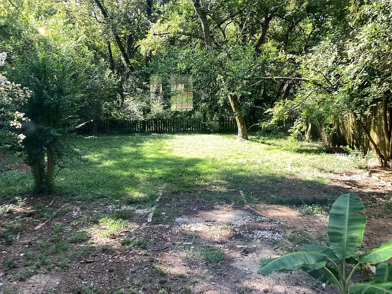 640 Plymouth St — Photo 16