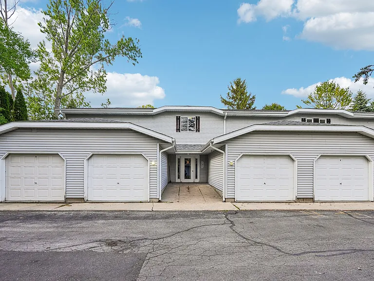 W194N16510 Eagle Dr #A4 — Photo 8