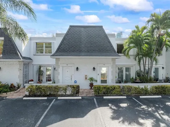 712 NE 27th Ave, Hallandale Beach, FL 33009