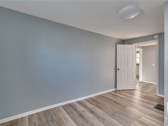 5th image of 140 E Main St