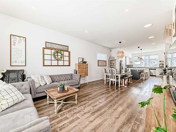 4th image of 355 E Masters Row SE
