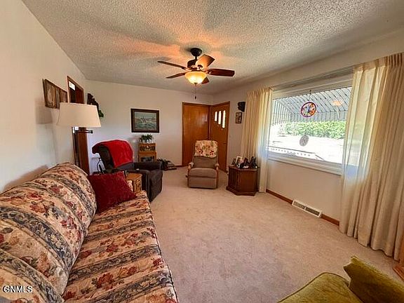 5th image of 307 Koester St