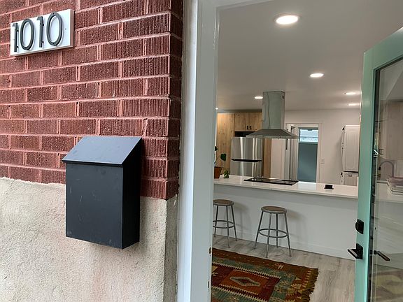 2nd image of 1010 E Yale Ave #1010