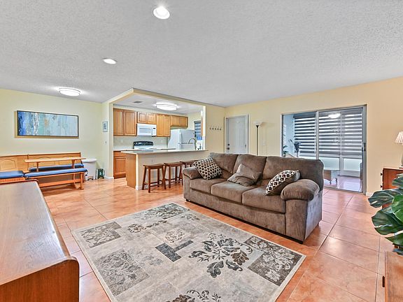 5th image of 1060 North Drive #A