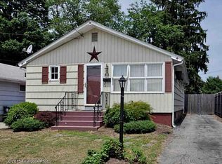 83 Drowne St, Cranston, RI 02905