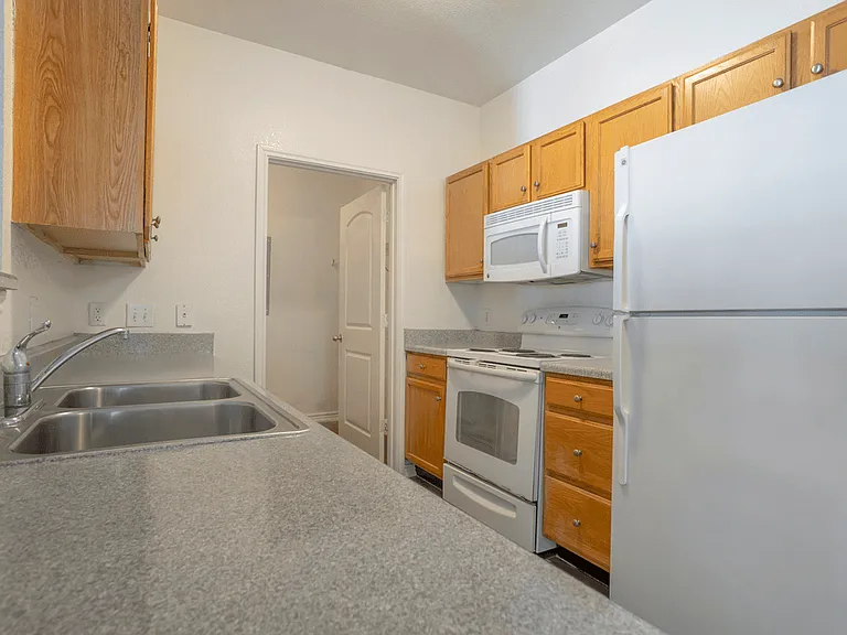 The Villas at Shaver Apartments — Photo 11