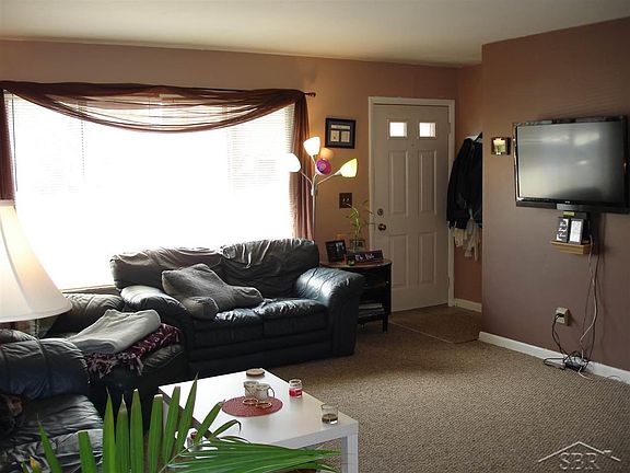2nd image of 4580 Clunie St