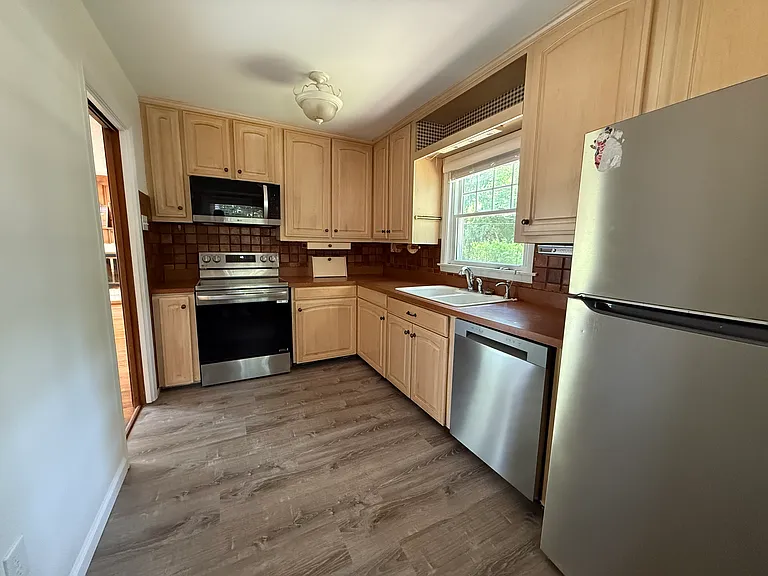 120 Laurel Rd — Photo 8