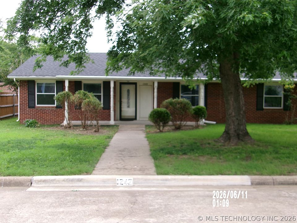 1st image of 1242 Saddle Ln