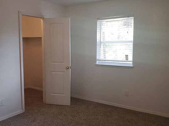 5th image of 1703 Beaumont Dr