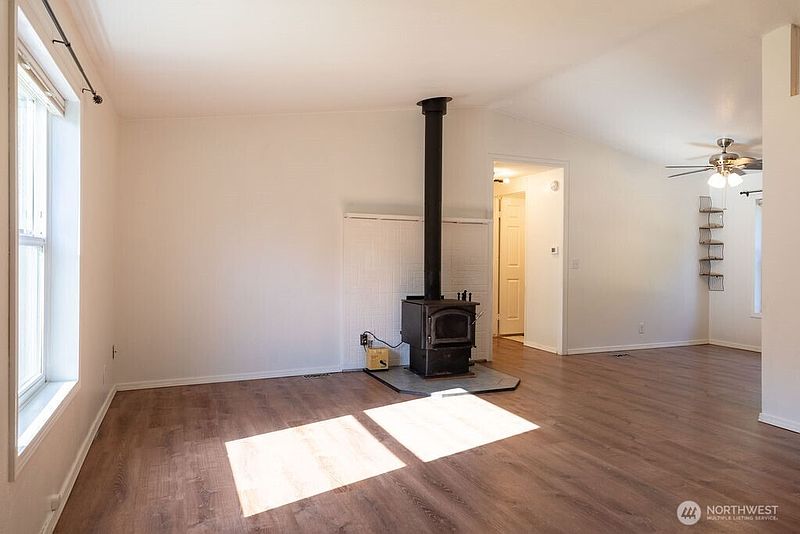 4th image of 21 Simmons Street