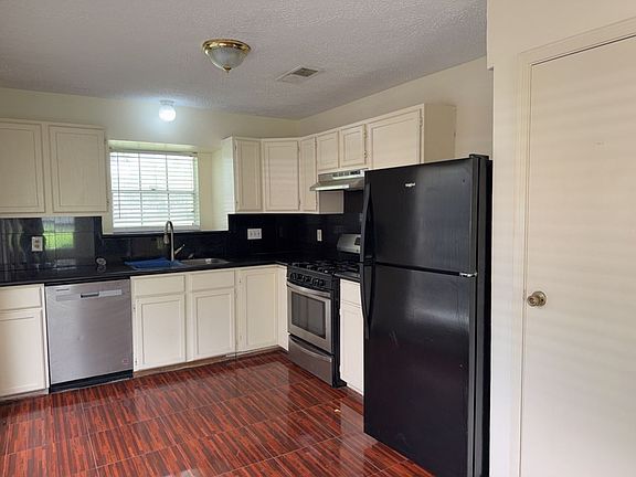 2nd image of 1527 Lazy Spring Dr