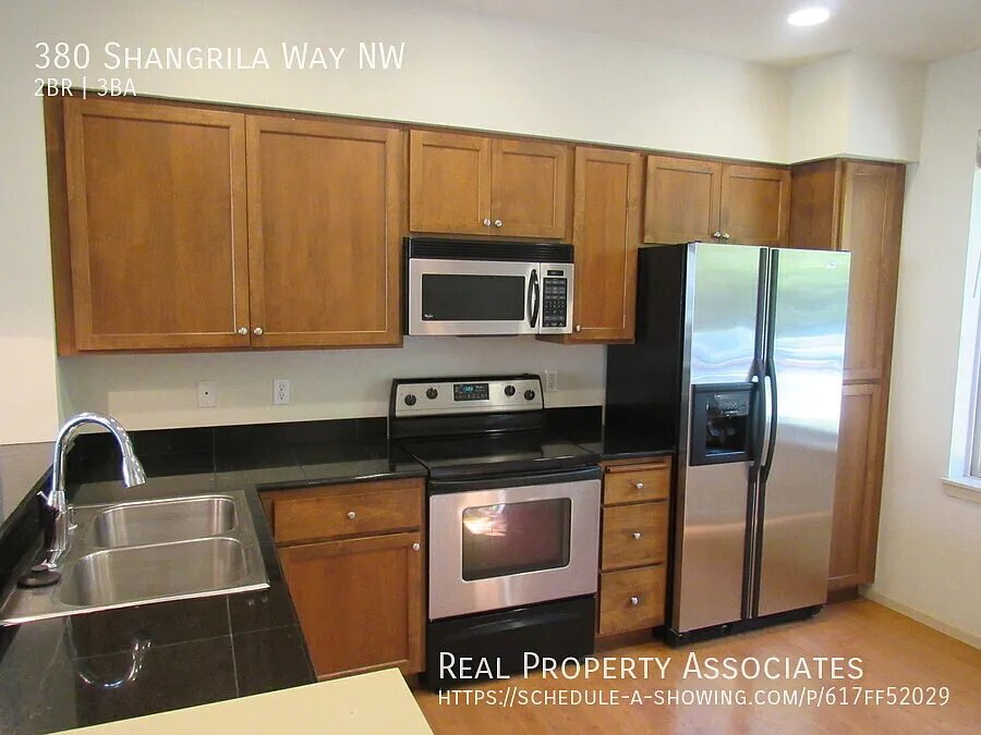 Issaquah Townhome For Rent w/ Garage — Photo 4