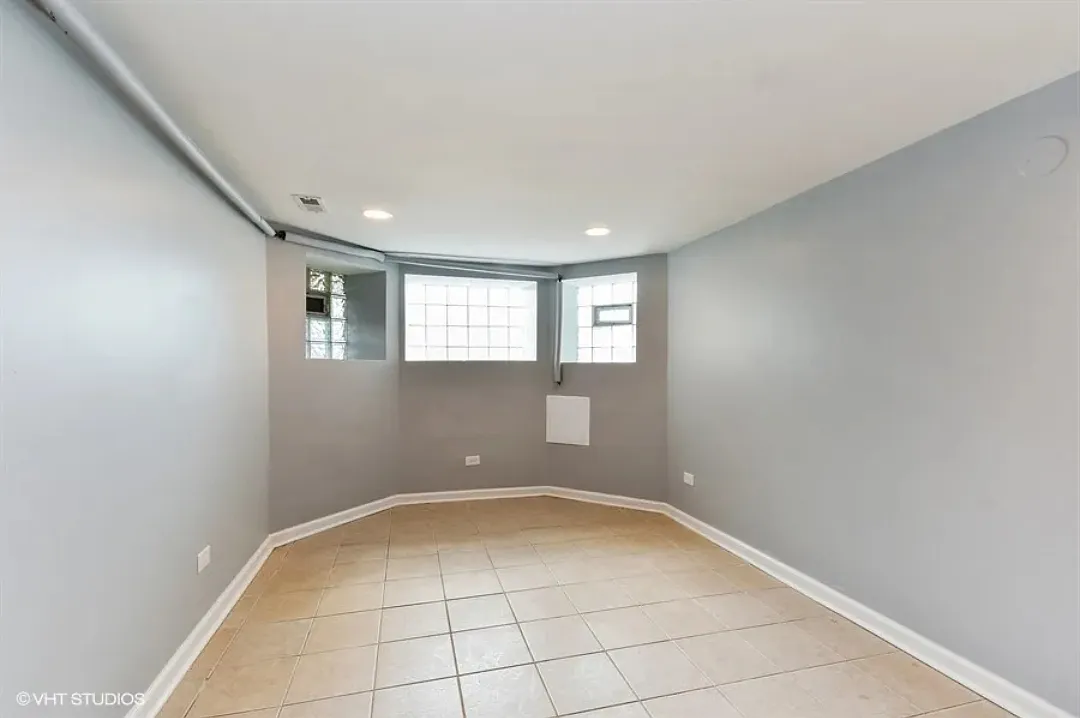 2 bed, 700 sqft, $1,000 — Photo 1