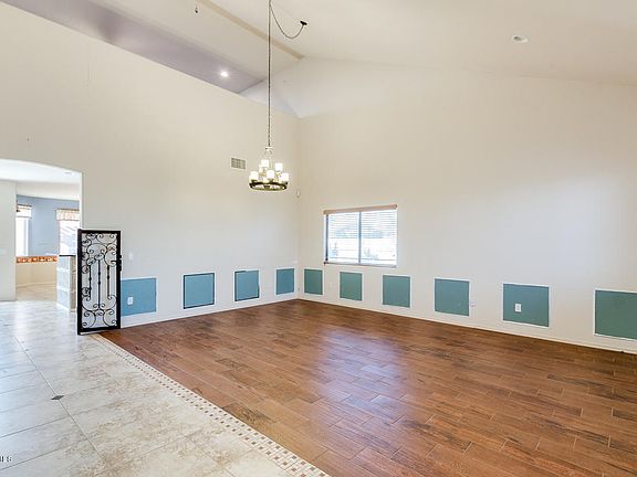 3rd image of 1346 E Avenida Isabela