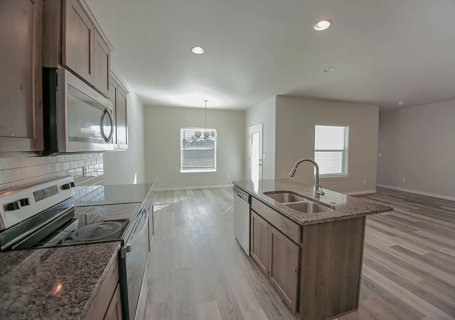 745 Shadowleaf — Photo 4