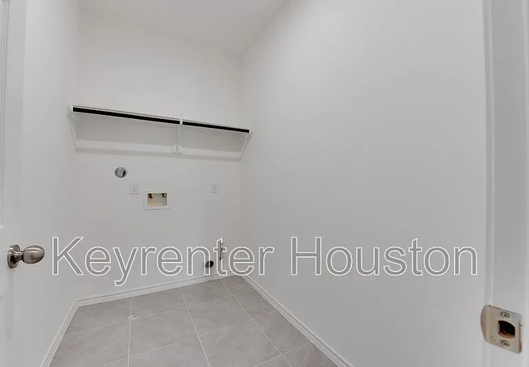 8203 Woodlyn Rd #C — Photo 59