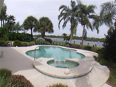 5th image of 127 Palm Breeze Dr