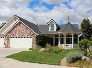 221 W Serena Ave, Clovis, CA 93619