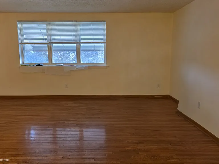2319 Benson St #2 — Photo 8