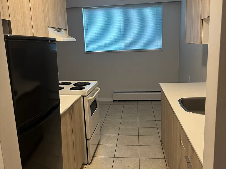 404 E 8th Ave — Photo 3