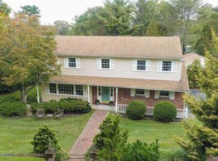 10 Cynthia Ln, Northport, NY 11768