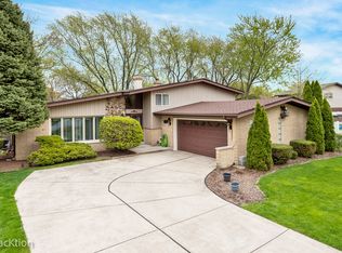 7301 Wirth Dr, Darien, IL 60561