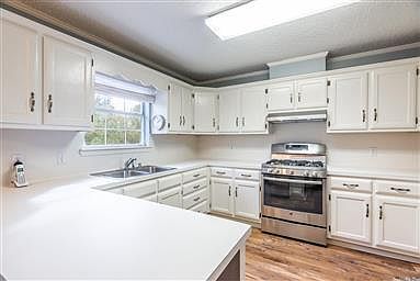 5th image of 48 Springridge Dr