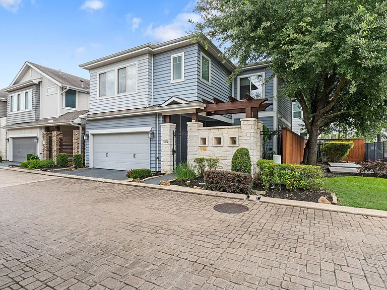 8904 Aventino Way — Photo 27
