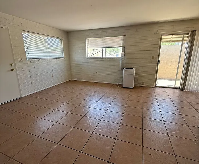 2550 N Park Ave — Photo 12