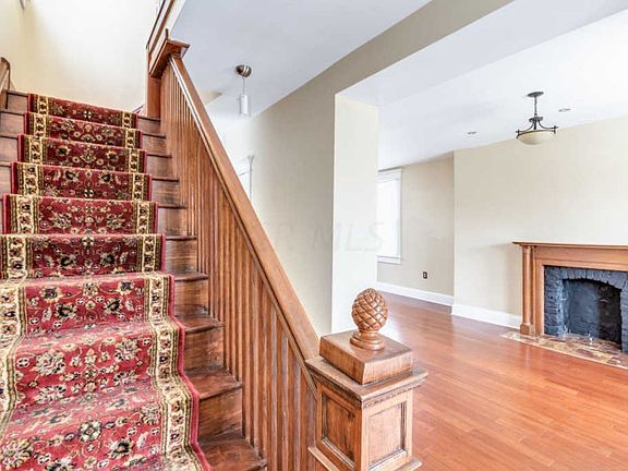 3rd image of 1484 Indianola Ave