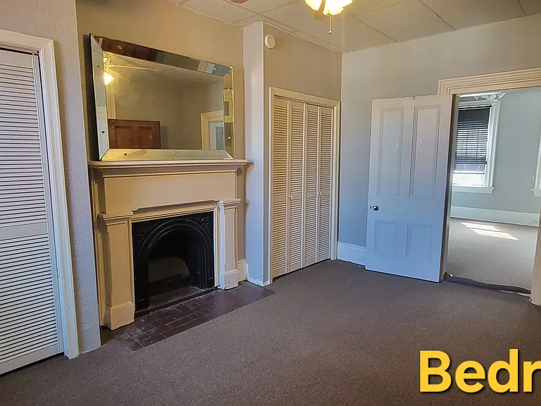 2323 Sarah St — Photo 21