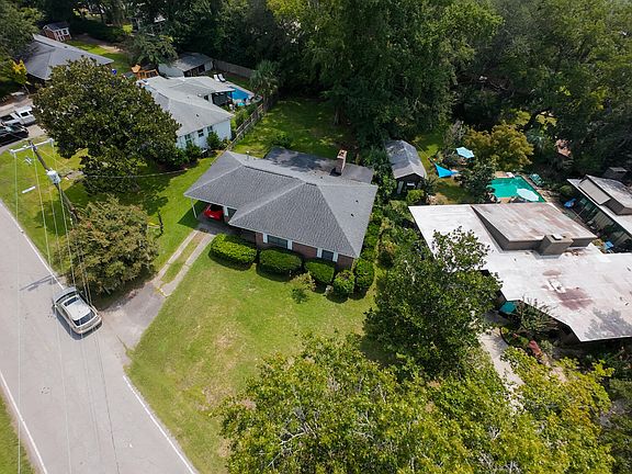 4th image of 53 Chadwick Dr