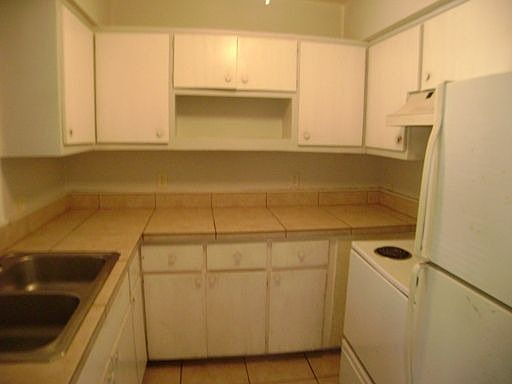 3rd image of 500 N Moore St