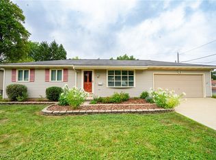 473 Carriage Hill Dr, Canfield, OH