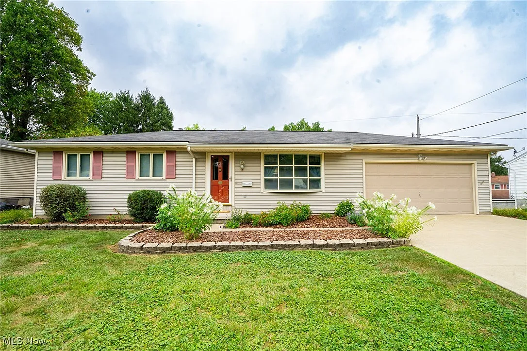 473 Carriage Hill Dr photo 1