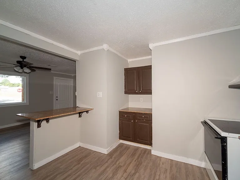 610 N Fir St — Photo 9