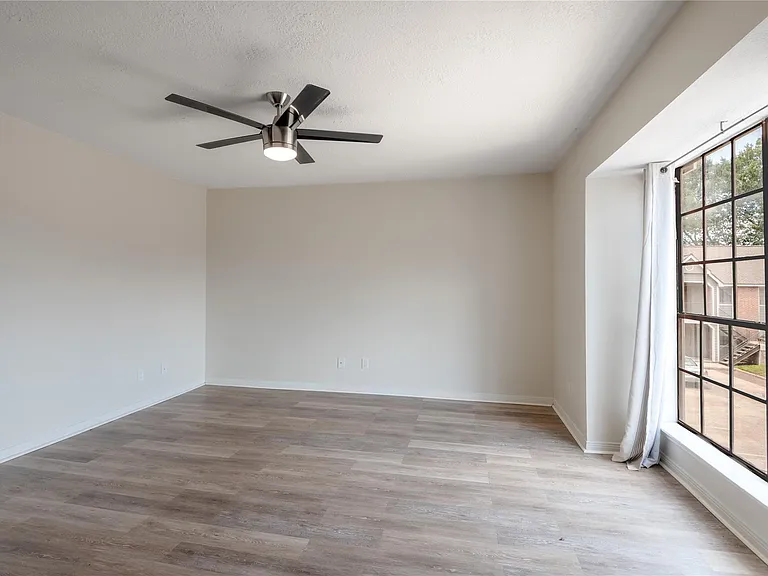 2402 Sycamore Ave #D6 — Photo 10