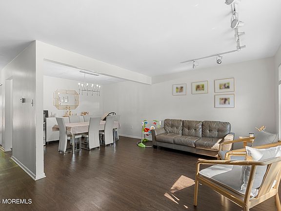 3rd image of 108 Tudor Court