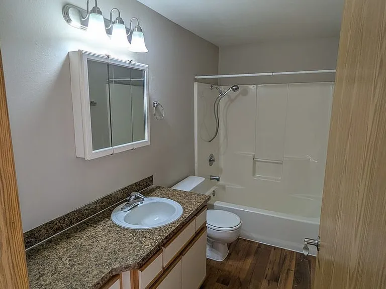 Silverwood Apartments — Photo 95